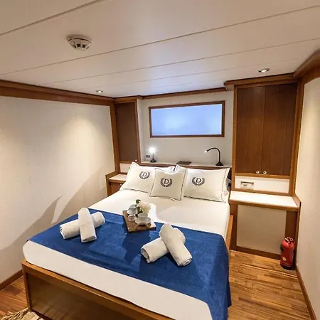 Ada Dreams / Boat Botel